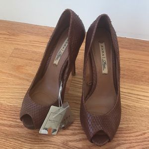 Zara brown NWT size 6 brown peep toe heels
